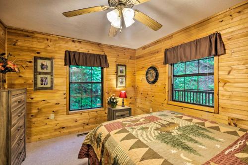 Bryson City Cabin in Smoky Mountains with Hot Tub!