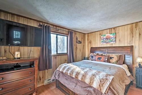 Bear Den Rustic Mountain Getaway with Game Room! - image 5