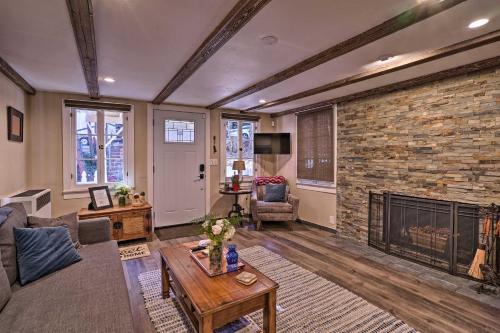 Cozy, Pet-Friendly Mtn Cabin 1 Mi to Lake Gregory