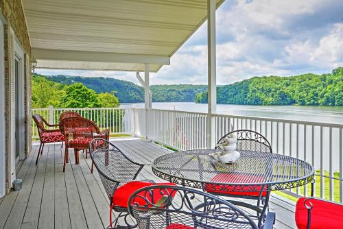 Lakefront Hiwassee Home with Private Dock and Deck!