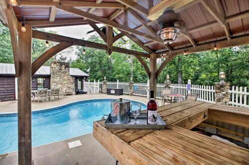 Carters Hideaway by Fairy Stone Pool and Hot Tub