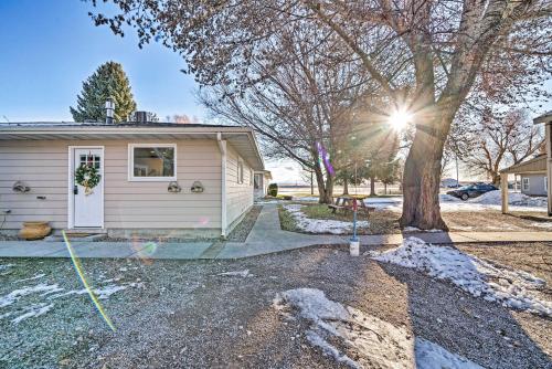 Rustic-Chic Apartment with Gas Grill 20 Mi to MSU! - image 2