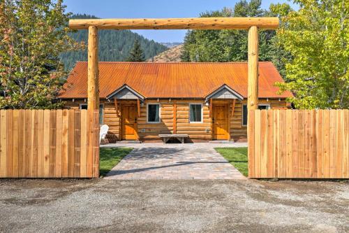 Cabin with Red Cliff Views 3 Mi to Sun Valley Skiing, Ketchum