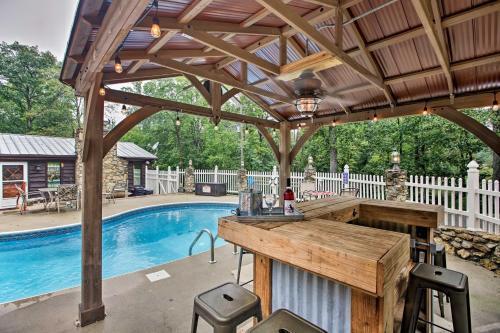 Carters Hideaway by Fairy Stone Pool and Hot Tub