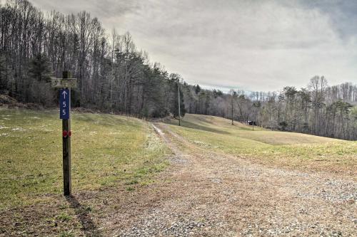 Carters Hideaway by Fairy Stone Pool and Hot Tub