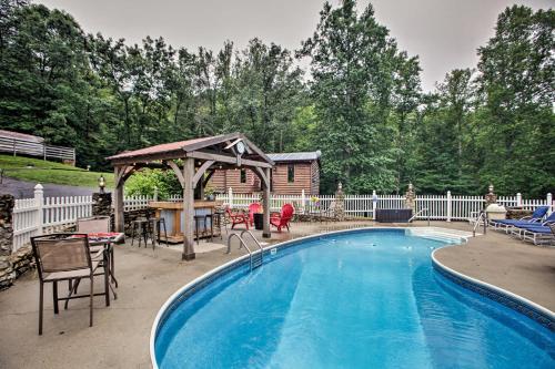 Carters Hideaway by Fairy Stone Pool and Hot Tub