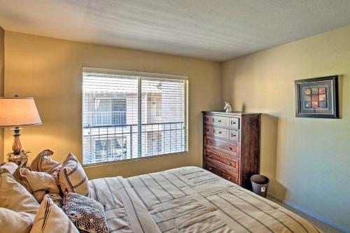 Condo with Shared Pool 12 Mi to Old Town Scottsdale