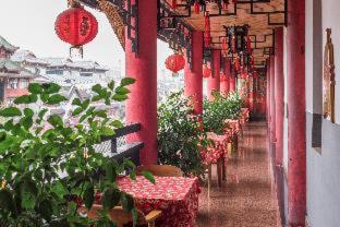 Wenjun Courtyard Hotel ---5 mins walk from Tonghuimen metro station, near Tianfu square, close by culture park and Sichuan opera house, English speaking service, local tours