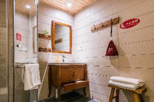 Wenjun Courtyard Hotel ---5 mins walk from Tonghuimen metro station, near Tianfu square, close by culture park and Sichuan opera house, English speaking service, local tours