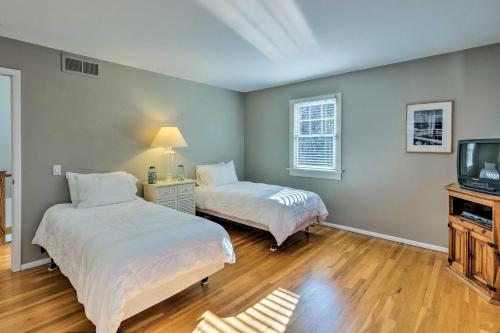 Classic East Hampton Home with Pool Walk to Village - image 3