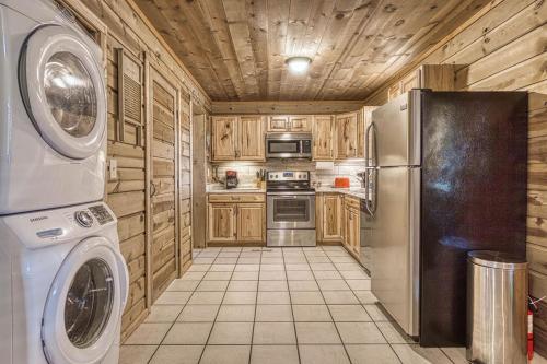 Hillbilly Hideout - image 5