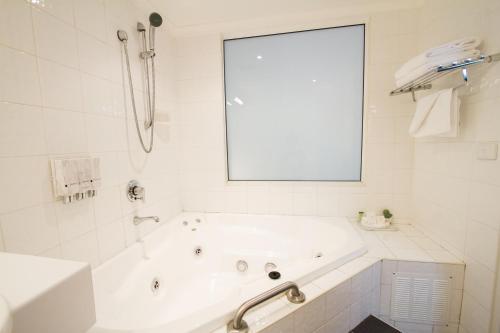 화장실, 고스포드 리조트 앤 컨퍼런스 센터 (Gosford Resort and Conference Center) in 센트럴 코스트