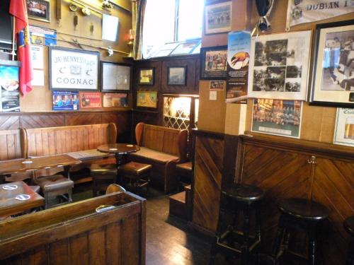 Buggle's Pub and Accommodation in Kilrush