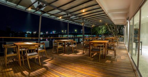 Restaurant, The B Resort in Kampot