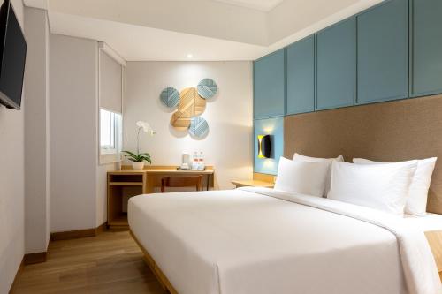 Hotel Santika Pasir Koja Room Type - Superior Room Hollywood