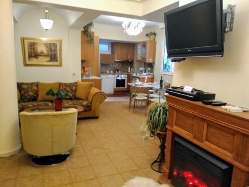  Wonderful Playroom Apartment, Pension in Athen bei Dhrosiá