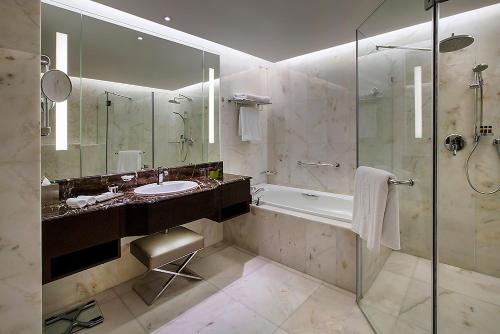 room detail thumbnail 2