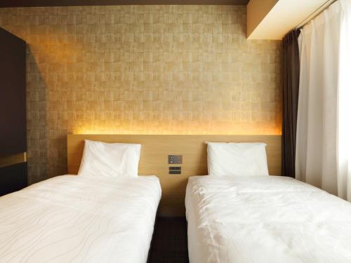 Standard Twin Room image 2