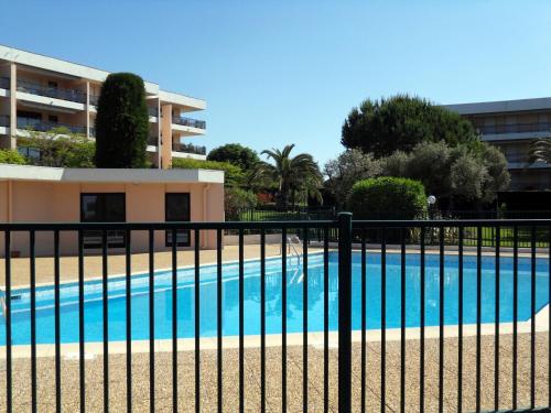 View, Appartement 3 pieces, refait a neuf, haut standing, piscine, mer a pieds in Le Fournel