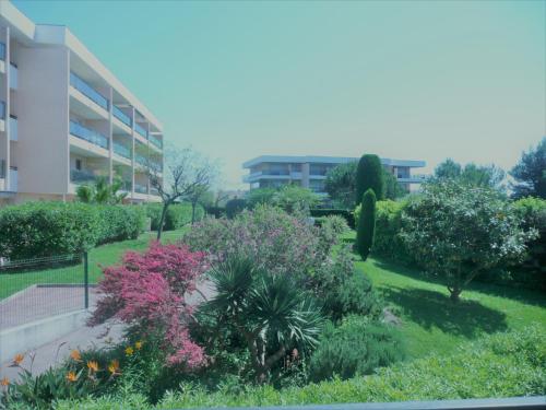 Garden, Appartement 3 pieces, refait a neuf, haut standing, piscine, mer a pieds in Le Fournel