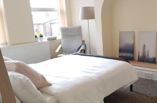 Beautiful 4 bedroom Victorian Apartment Sleeps 7 STOCKPORT, Manchester (photo 7)