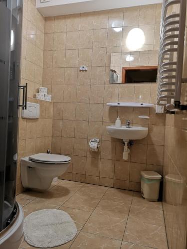 Hotel Duka – Warsaw, FL