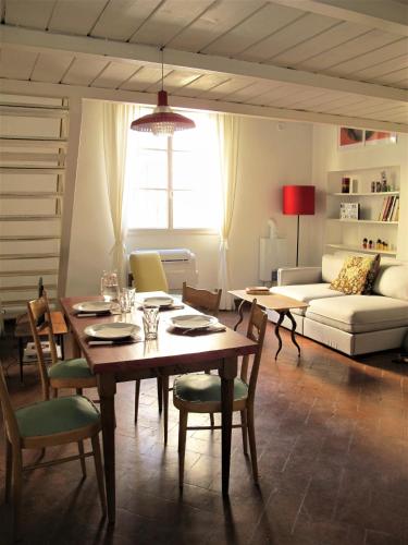 One-Bedroom Apartment image 1