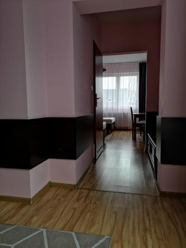 Hotel Duka – Warsaw, FL