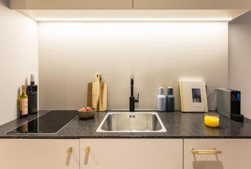 Kitchen, ipartment Hamburg HafenCity in Hamburg