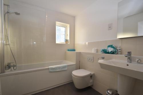 Strand House - image 6