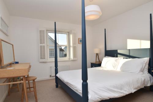 Strand House - main image
