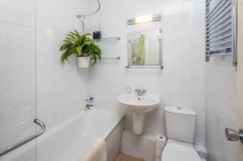 JOIVY Sunny 1-bed flat with terrace in Bayswater, near Paddington, Londýn (fotografie 9)
