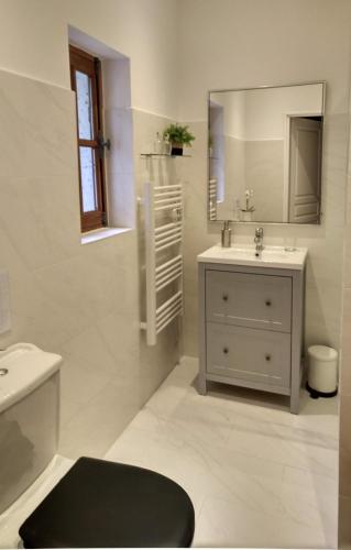 Landerrouat Villa Sleeps 8 Pool WiFi gîte à louer Landerrouat