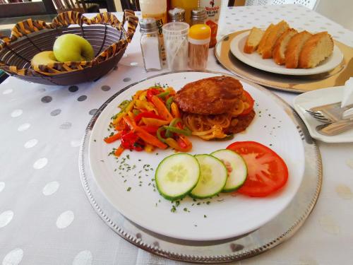 Food and beverages, Lucolo Palace B&B - East London in Harbour