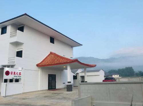 猜也蓬 อันตงเพลส Anton place 3星级 酒店 泳池