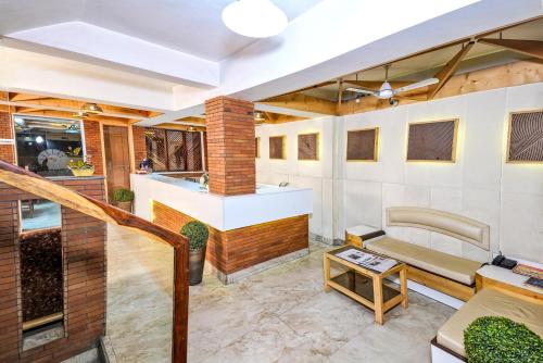 Mayur Hotel Bar And Restaurant