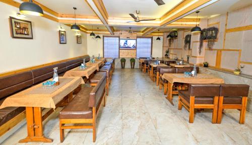 Mayur Hotel Bar And Restaurant