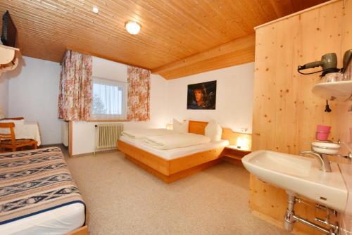 Pension Piz Buin in พาร์เทเนิน