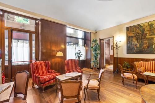 Hotel Roma e Rocca Cavour near Szent Carlo Tér