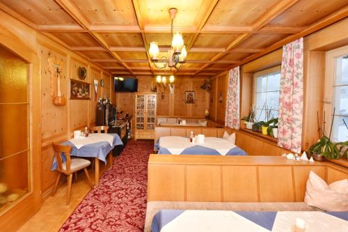 ห้องอาหาร, Pension Piz Buin in พาร์เทเนิน