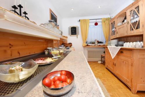 อาหารและเครื่องดื่ม, Pension Piz Buin in พาร์เทเนิน