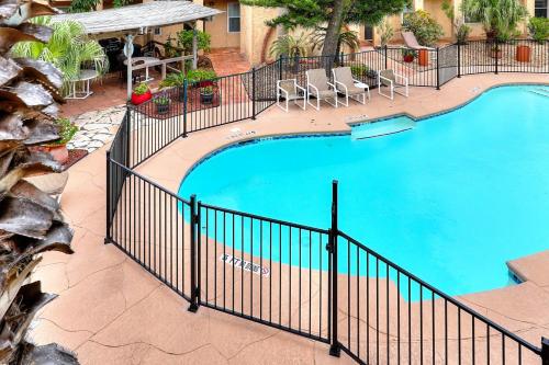 Seahorse Condos - image 9