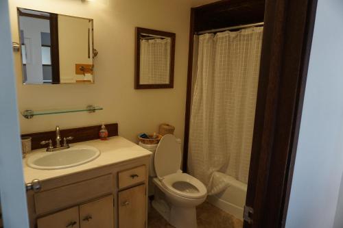 2-3 bedroom /2 bath in 堤頓村