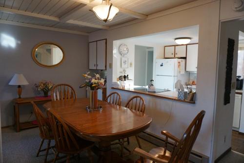 2-3 bedroom /2 bath in 堤頓村