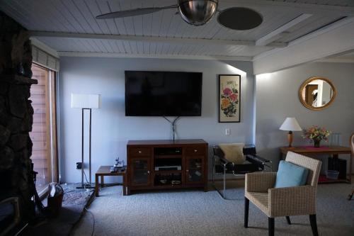 2-3 bedroom /2 bath in 堤頓村