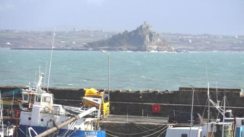 Penthouse 4 - Modern Harbourside Apartment With Sea Views - 104, Penzance, Cornwall