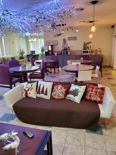 Houston Inn and Suites – Houston, TX
