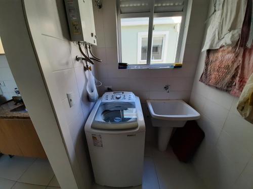 Quarto com cama de casal ao lado da Ópera de Arame