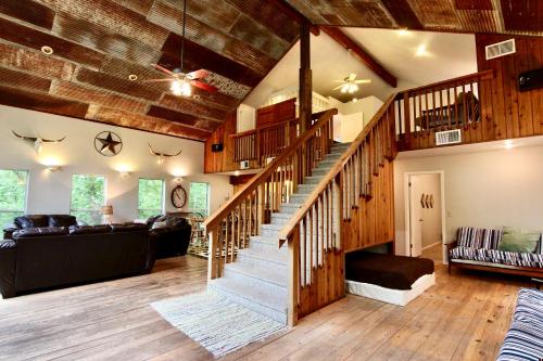 Cliffside Main House in Third Crossing, USA
