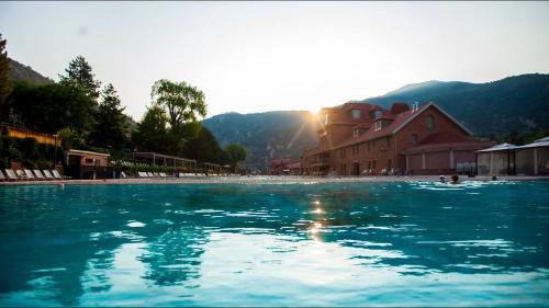 Glenwood Hot Springs Resort